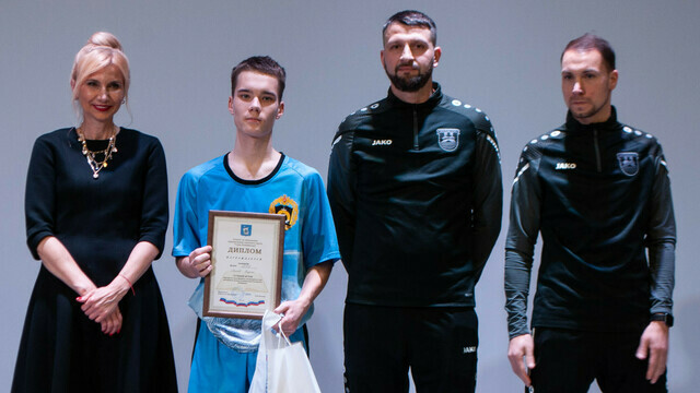 16 команд, два дня и один кубок: в Калининграде завершился школьный футбольный турнир