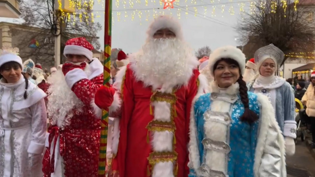В Советске прошёл парад Дедов Морозов и Снегурочек (видео)
