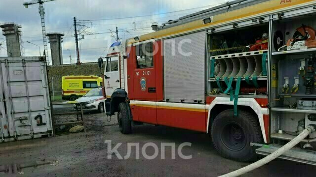 В Калининграде на улице Портовой загорелось складское помещение