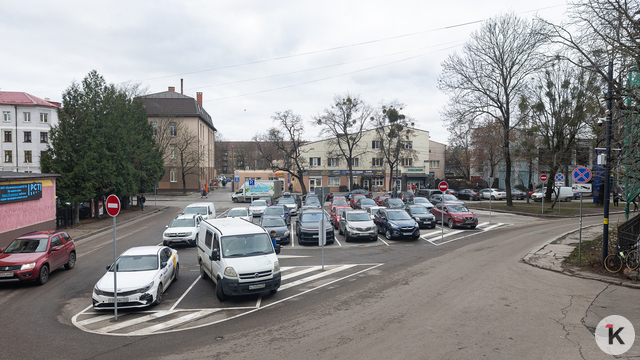 Платит каждый десятый: в Калининграде заработала первая платная парковка без шлагбаума