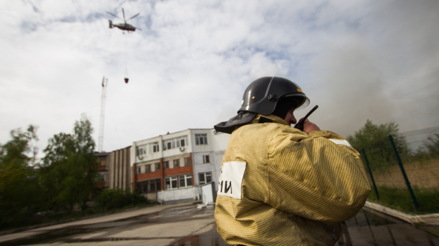 Летает вертолёт, идёт дым, проносятся машины скорой: калининградцев испугали учения в Светлом 