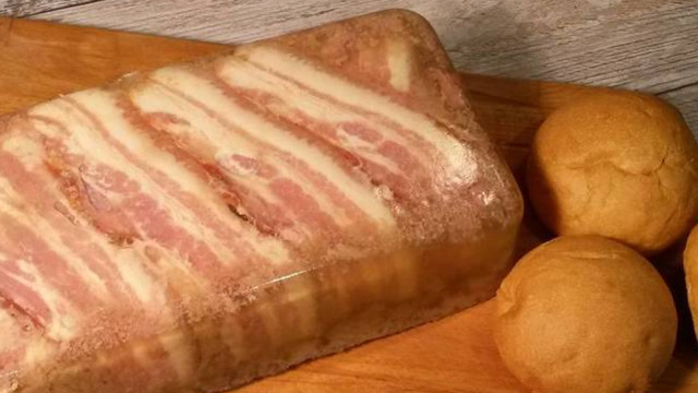 Новогодний паштет в желе: праздничное блюдо избавит от необходимости готовить 31 декабря (пошаговые фото)  