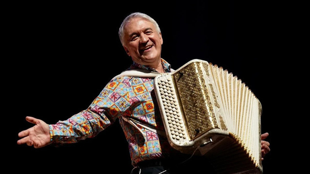 От советского кино до мировых рок-хитов: баянист Валерий Сёмин выступит с концертами в Калининграде 