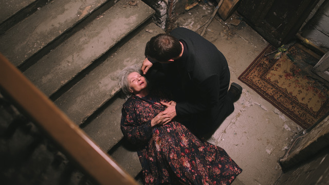 В Калининграде 76-летняя женщина погибла, упав с лестницы вместе с инвалидной коляской   