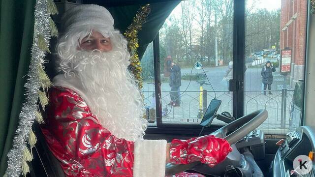 «Стих — и держи конфету»: калининградцы делятся эмоциями от новогоднего автобуса (фото)