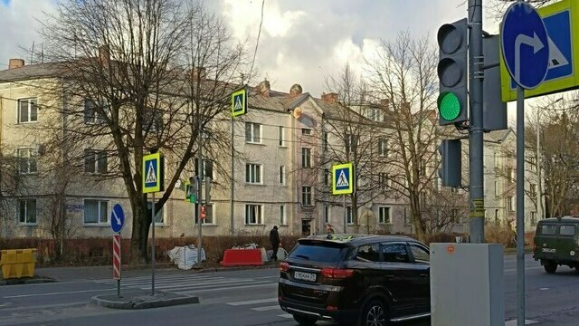 На Невского установили новый светофор, водители заметили странность, на которую не отреагировали в ГАИ (видео)