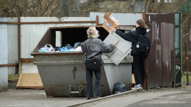 ЧП, аварии и вывоз мусора в праздничные дни: полезные телефоны для калининградцев 