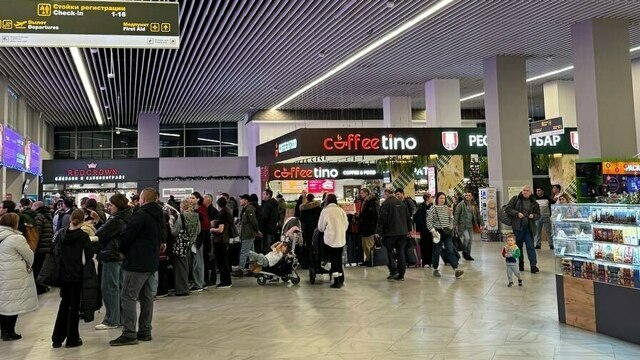 К сильному ветру в аэропорту «Храброво» прибавилась метель