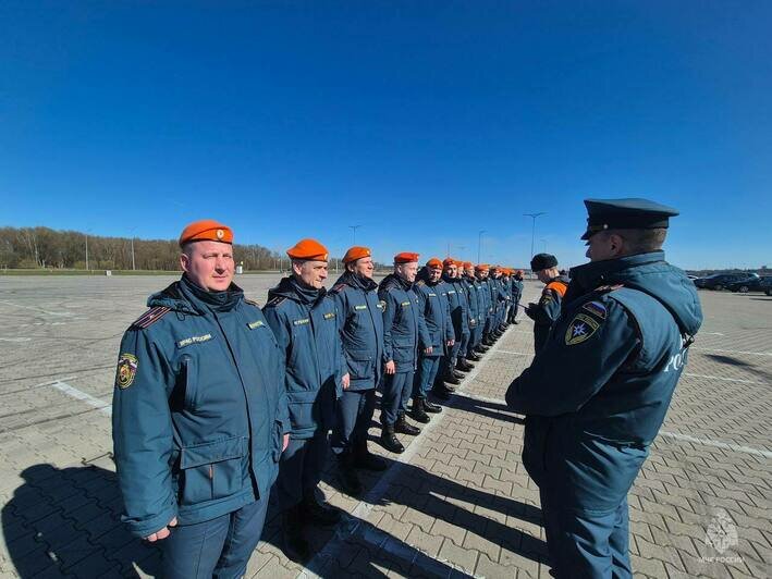 Сотрудники калининградского МЧС начали готовиться к Параду Победы (видео) - Новости Калининграда | Фото: МЧС