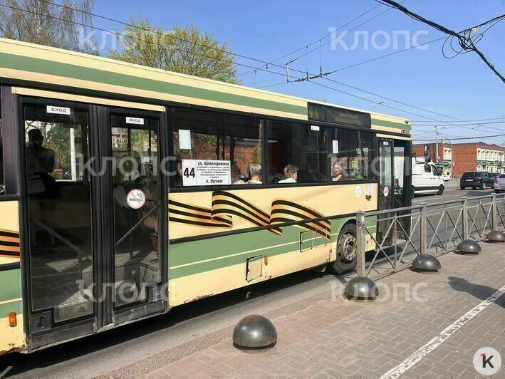 «Апрель на дворе — не положено»: в калининградских автобусах отказываются включать кондиционеры, несмотря на жару (фото) - Новости Калининграда | Фото: «Клопс»