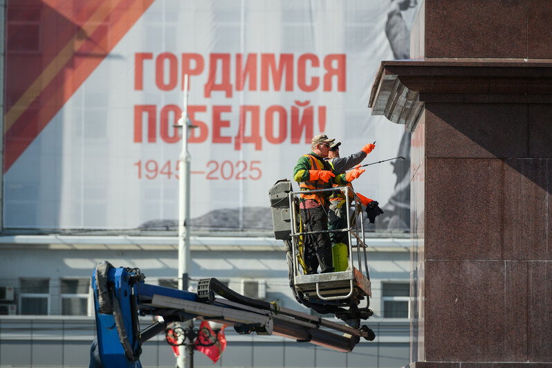 В Калининграде установят 80 новых скамеек с логотипом к Дню Победы | Фото: Александр Мелехов