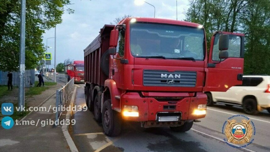 Под Гурьевском на пешеходном переходе буксировочный трос травмировал женщину   - Новости Калининграда | Фото: Госавтоинспекция Калининградской области