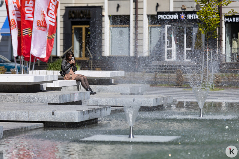 Брызги воды на ярком солнце: в Калининграде включили фонтаны (фоторепортаж)  - Новости Калининграда | Фото: Александр Подгорчук / «Клопс»