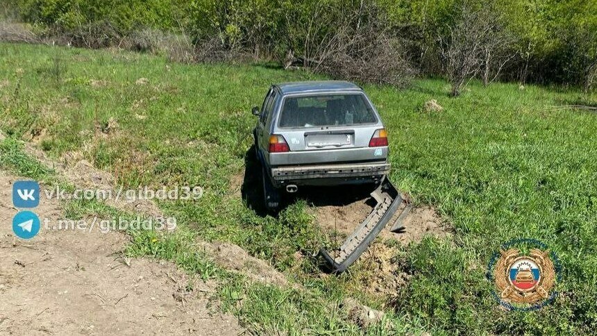 Под Неманом автомобиль не вписался в поворот, вылетел с дороги и перевернулся   - Новости Калининграда | Фото: Госавтоинспекция Калининградской области