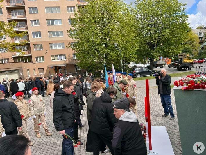 «Гильза с надписью»: в Калининграде у танка на Соммера открыли мемориальный знак, посвященного участнику штурма Кёнигсберга - Новости Калининграда | Фото: «Клопс»