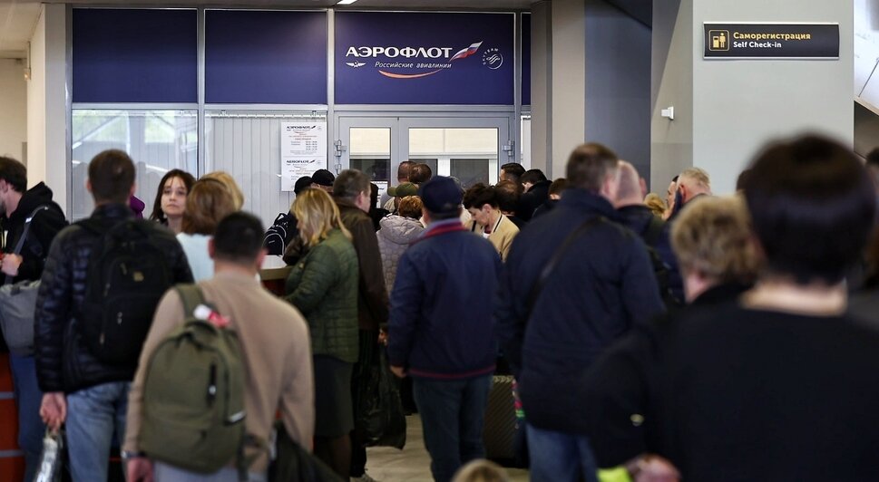 Коллапс в Москве отразился на Храброво, пассажиры сидят в аэропорту в надежде улететь (фоторепортаж) - Новости Калининграда | Фото: Александр Подгорчук / «Клопс»