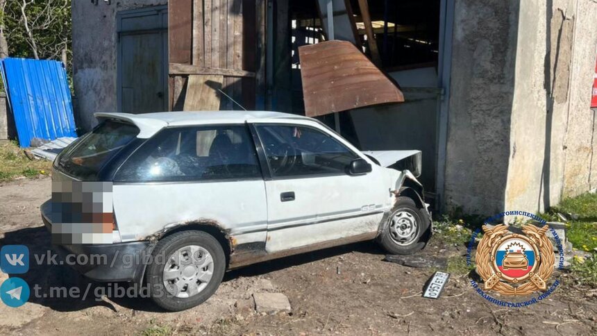 В Мамоново легковушка врезалась в заброшенное здание (фото)  - Новости Калининграда | Фото: ГАИ Калининградской области 