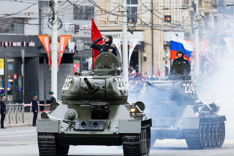 Колонну возглавили танки Т-34: как в Калининграде прошёл военный Парад Победы (фоторепортаж) - Новости Калининграда | Фото: Александр Подгорчук / «Клопс»