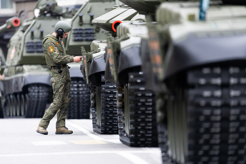 Колонну возглавили танки Т-34: как в Калининграде прошёл военный Парад Победы (фоторепортаж) - Новости Калининграда | Фото: Александр Подгорчук / «Клопс»
