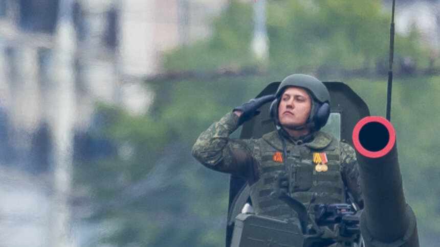 Колонну возглавили танки Т-34: как в Калининграде прошёл военный Парад Победы (фоторепортаж) - Новости Калининграда | Фото: Александр Подгорчук / «Клопс»
