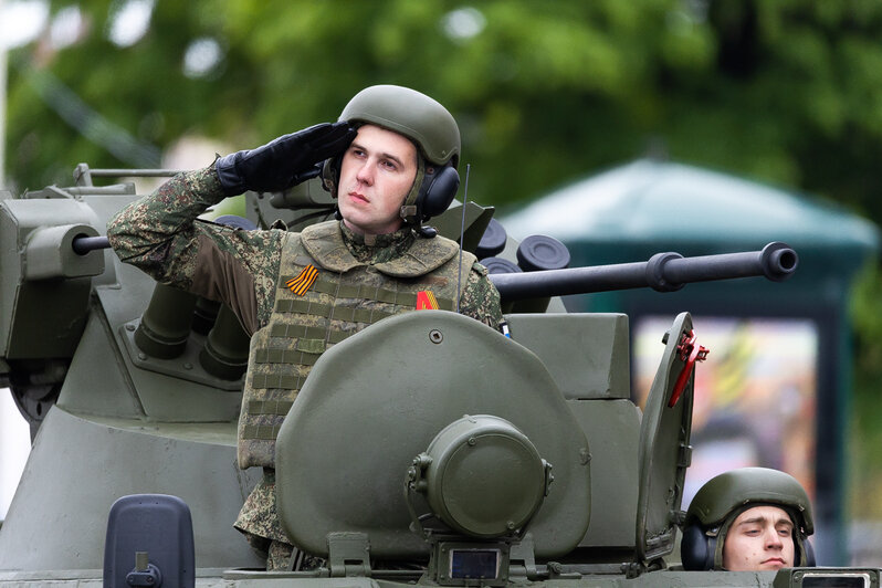 Колонну возглавили танки Т-34: как в Калининграде прошёл военный Парад Победы (фоторепортаж) - Новости Калининграда | Фото: Александр Подгорчук / «Клопс»