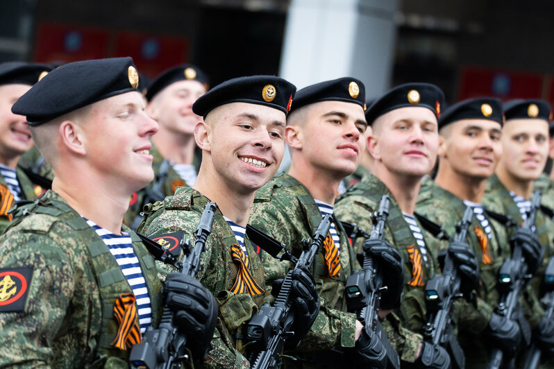 Колонну возглавили танки Т-34: как в Калининграде прошёл военный Парад Победы (фоторепортаж) - Новости Калининграда | Фото: Александр Подгорчук / «Клопс»