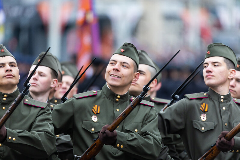 Колонну возглавили танки Т-34: как в Калининграде прошёл военный Парад Победы (фоторепортаж) - Новости Калининграда | Фото: Александр Подгорчук / «Клопс»