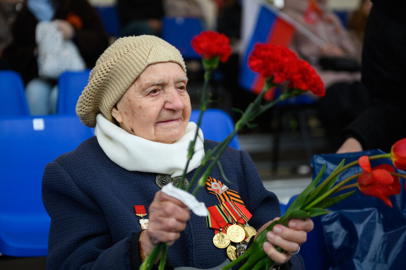 В Калининграде за парадом наблюдали ветераны (фоторепортаж) | Фото: Александр Мелехов