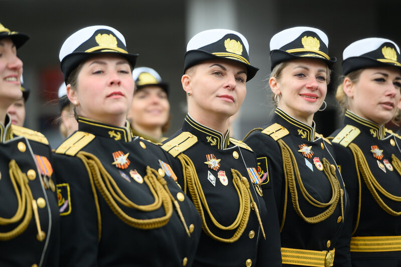 В Калининграде за парадом наблюдали ветераны (фоторепортаж) | Фото: Александр Мелехов