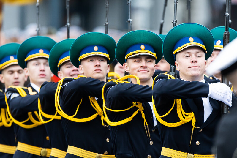 Колонну возглавили танки Т-34: как в Калининграде прошёл военный Парад Победы (фоторепортаж) - Новости Калининграда | Фото: Александр Подгорчук / «Клопс»