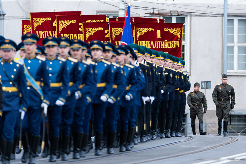Колонну возглавили танки Т-34: как в Калининграде прошёл военный Парад Победы (фоторепортаж) - Новости Калининграда | Фото: Александр Подгорчук / «Клопс»