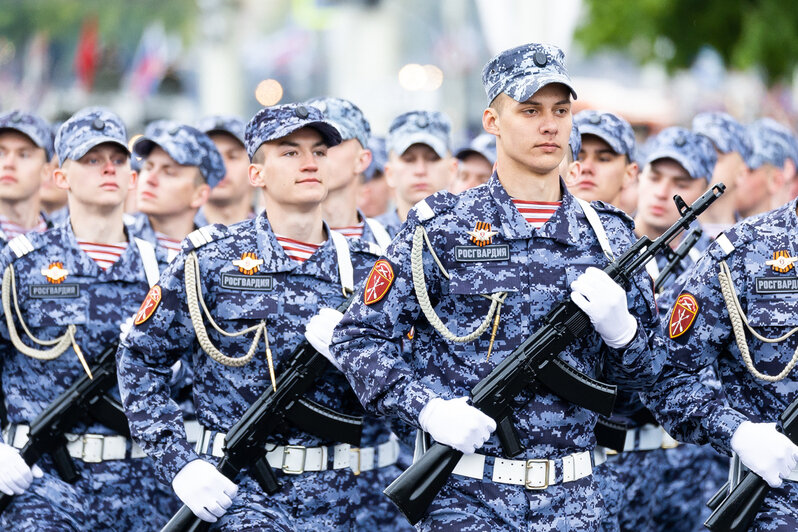 Колонну возглавили танки Т-34: как в Калининграде прошёл военный Парад Победы (фоторепортаж) - Новости Калининграда | Фото: Александр Подгорчук / «Клопс»