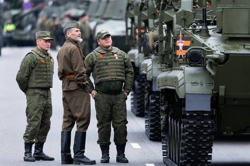 Колонну возглавили танки Т-34: как в Калининграде прошёл военный Парад Победы (фоторепортаж) - Новости Калининграда | Фото: Александр Подгорчук / «Клопс»