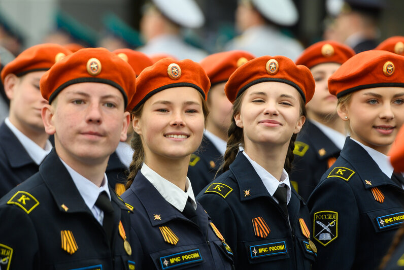 В Калининграде за парадом наблюдали ветераны (фоторепортаж) | Фото: Александр Мелехов