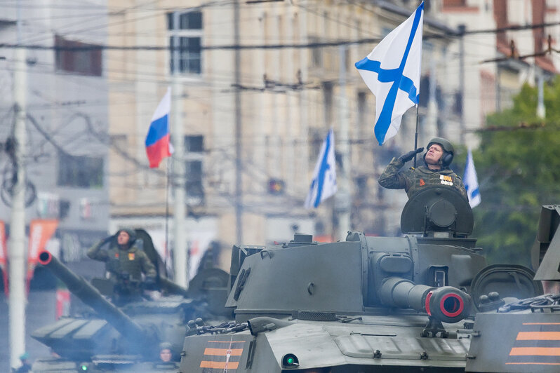 Колонну возглавили танки Т-34: как в Калининграде прошёл военный Парад Победы (фоторепортаж) - Новости Калининграда | Фото: Александр Подгорчук / «Клопс»