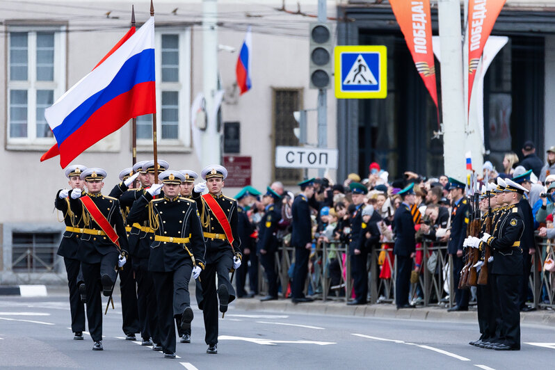 Колонну возглавили танки Т-34: как в Калининграде прошёл военный Парад Победы (фоторепортаж) - Новости Калининграда | Фото: Александр Подгорчук / «Клопс»