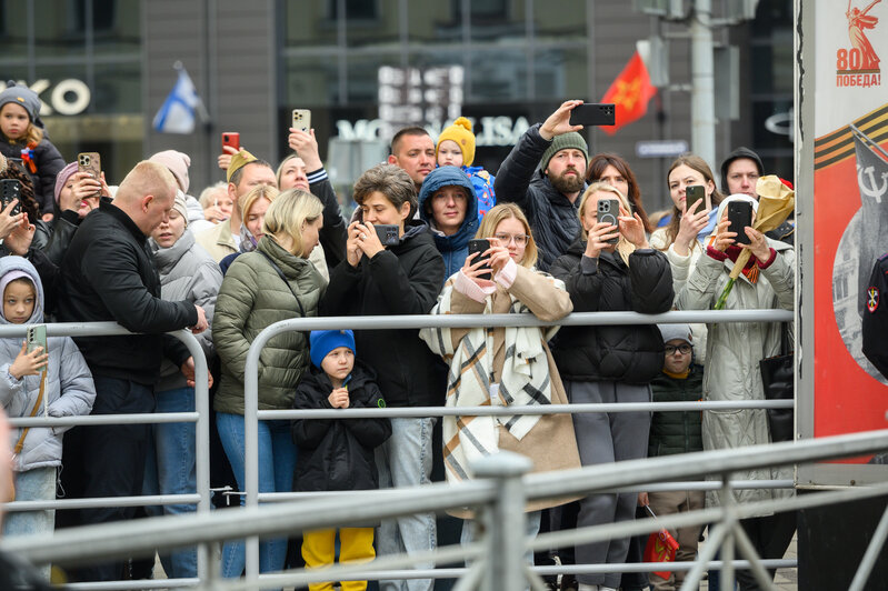 В Калининграде за парадом наблюдали ветераны (фоторепортаж) | Фото: Александр Мелехов