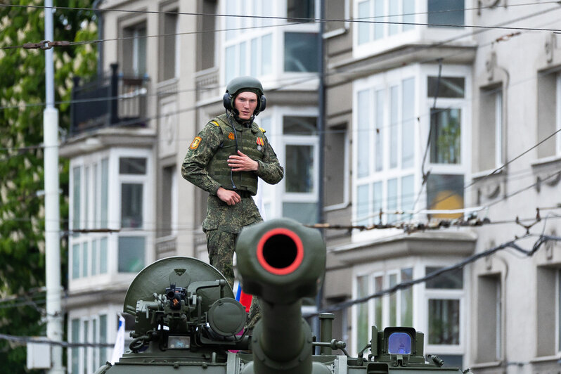 Колонну возглавили танки Т-34: как в Калининграде прошёл военный Парад Победы (фоторепортаж) - Новости Калининграда | Фото: Александр Подгорчук / «Клопс»