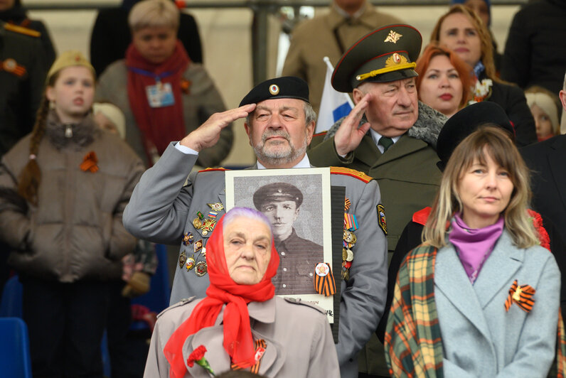 В Калининграде за парадом наблюдали ветераны (фоторепортаж) | Фото: Александр Мелехов