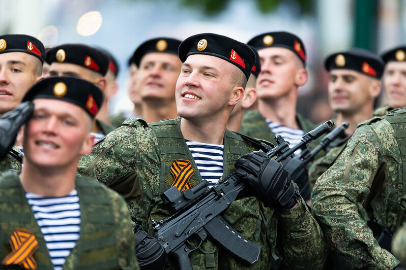 Колонну возглавили танки Т-34: как в Калининграде прошёл военный Парад Победы (фоторепортаж) - Новости Калининграда | Фото: Александр Подгорчук / «Клопс»