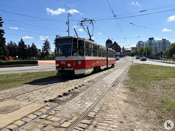 В Калининграде на ещё одной улице сняли брусчатку, камень заменили на тротуарную плитку (фото) - Новости Калининграда | Фото: Александр Подгорчук / «Клопс»