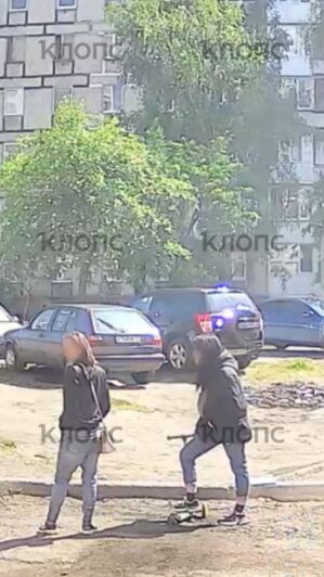 После пожара полиция опрашивала жителей квартиры | Фото: очевидец