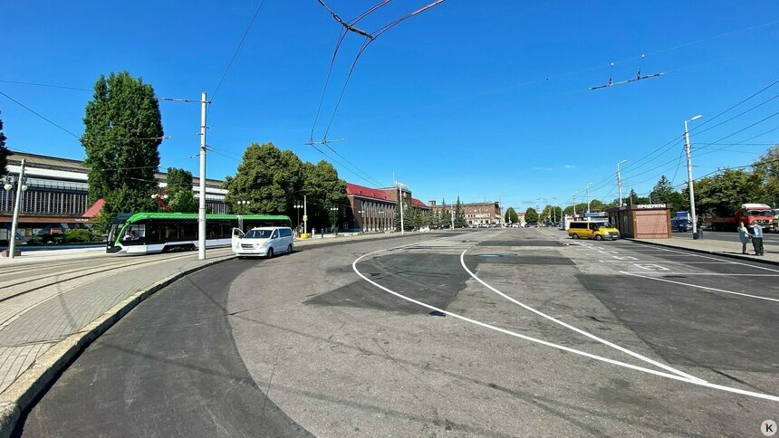 «Приехали эвакуаторы, но забрали не тех»: в Калининграде на остановке возле Южного вокзала начались облавы на нелегальных парковщиков - Новости Калининграда | Фото: Александр Подгорчук / Архив «Клопс»