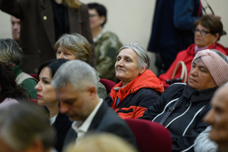 Встреча Алексея Беспрозванных с жителями Краснознаменского округа продолжалась два часа. Поговорили про дрова, газ, капремонт и многое другое  | Фото: Александр Мелехов