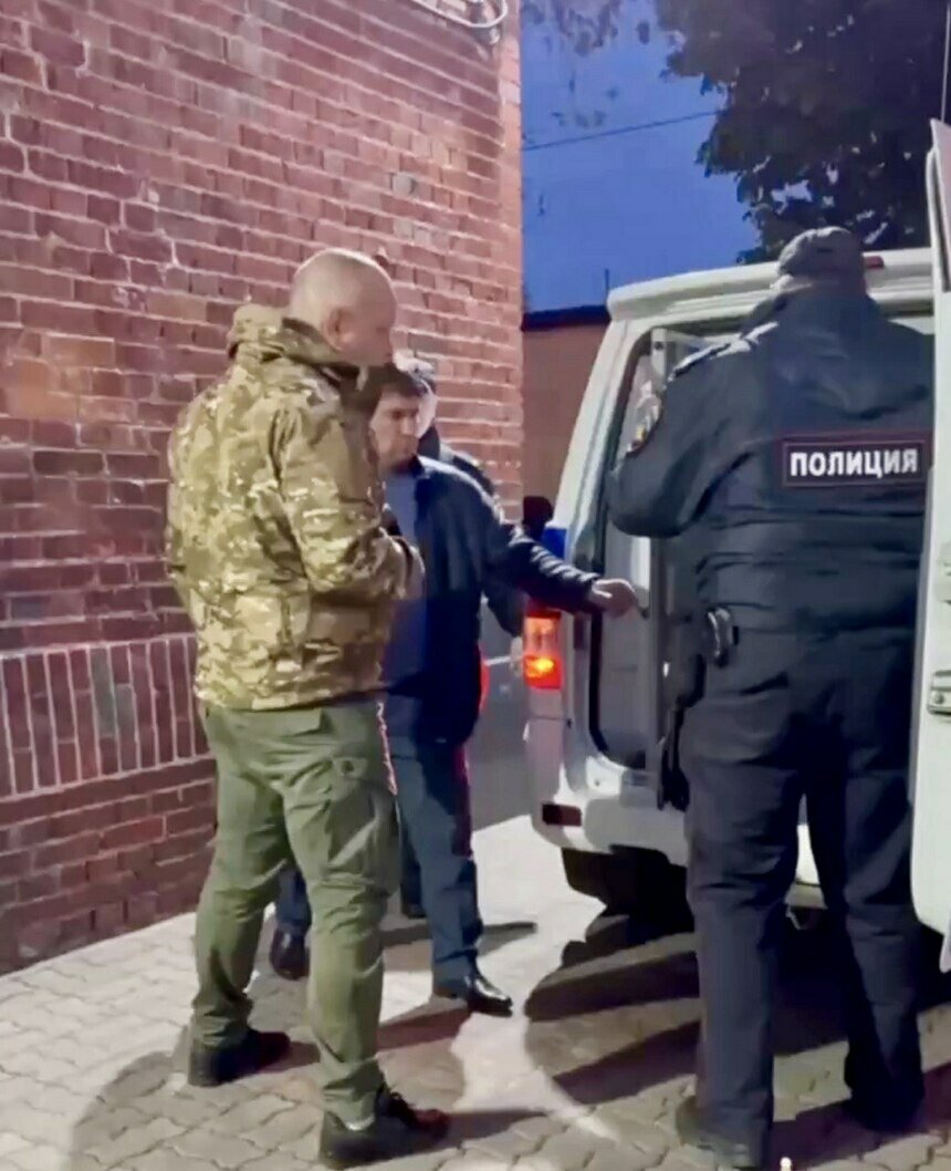 В Калининграде известный самбист в ночном клубе не заплатил по счёту и разбил лицо сотруднице   | Скриншот видео: УМВД России по Калининградской области