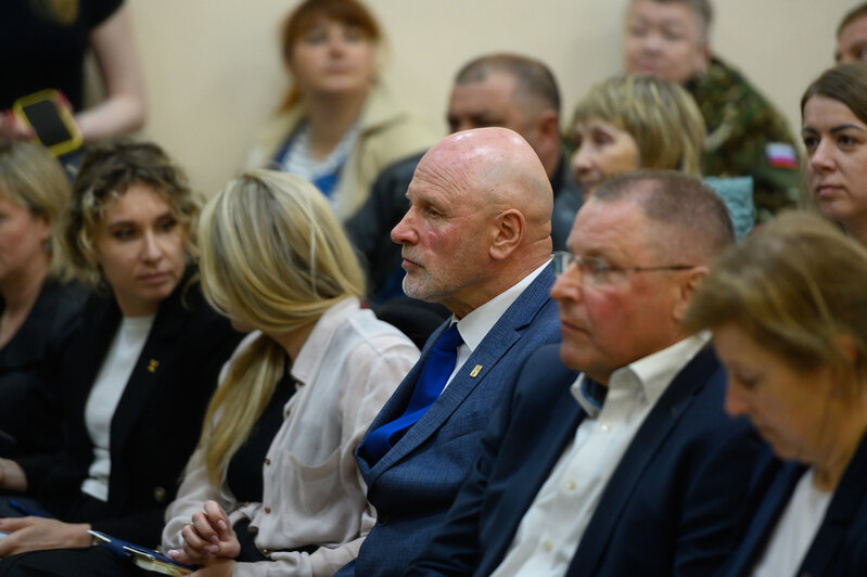 Встреча Алексея Беспрозванных с жителями Краснознаменского округа продолжалась два часа. Поговорили про дрова, газ, капремонт и многое другое  | Фото: Александр Мелехов