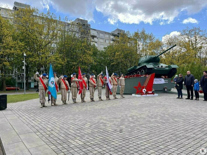 «Гильза с надписью»: в Калининграде у танка на Соммера открыли мемориальный знак, посвященного участнику штурма Кёнигсберга | Фото: Клопс