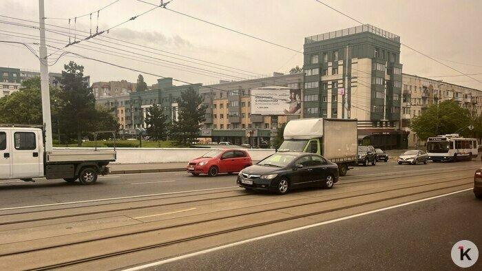 На Ленинском проспекте гаишники оштрафовали водителя автобуса «Калининград-ГорТранс» за выезд на рельсы  - Новости Калининграда | Фото: «Клопс»