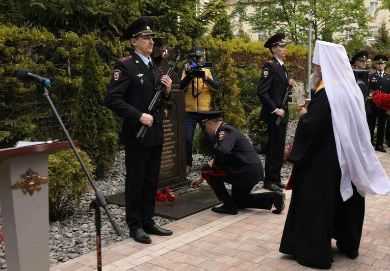 В Калининграде открыли Аллею памяти погибших сотрудников УМВД и Росгвардии - Новости Калининграда | Фото: пресс-служба регионального УМВД
