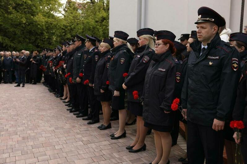 В Калининграде открыли Аллею памяти погибших сотрудников УМВД и Росгвардии - Новости Калининграда | Фото: пресс-служба регионального УМВД
